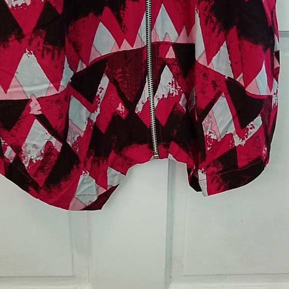 Summer dress fusia and purple with cool pattern and unique hem line - Picture 4 of 5